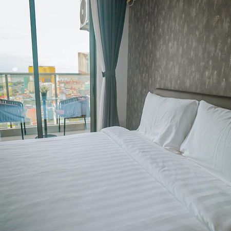 Hotel Serviced Apartments Top One Infinity Pool With View Of 360 Degree Phnom Pen Exterior foto