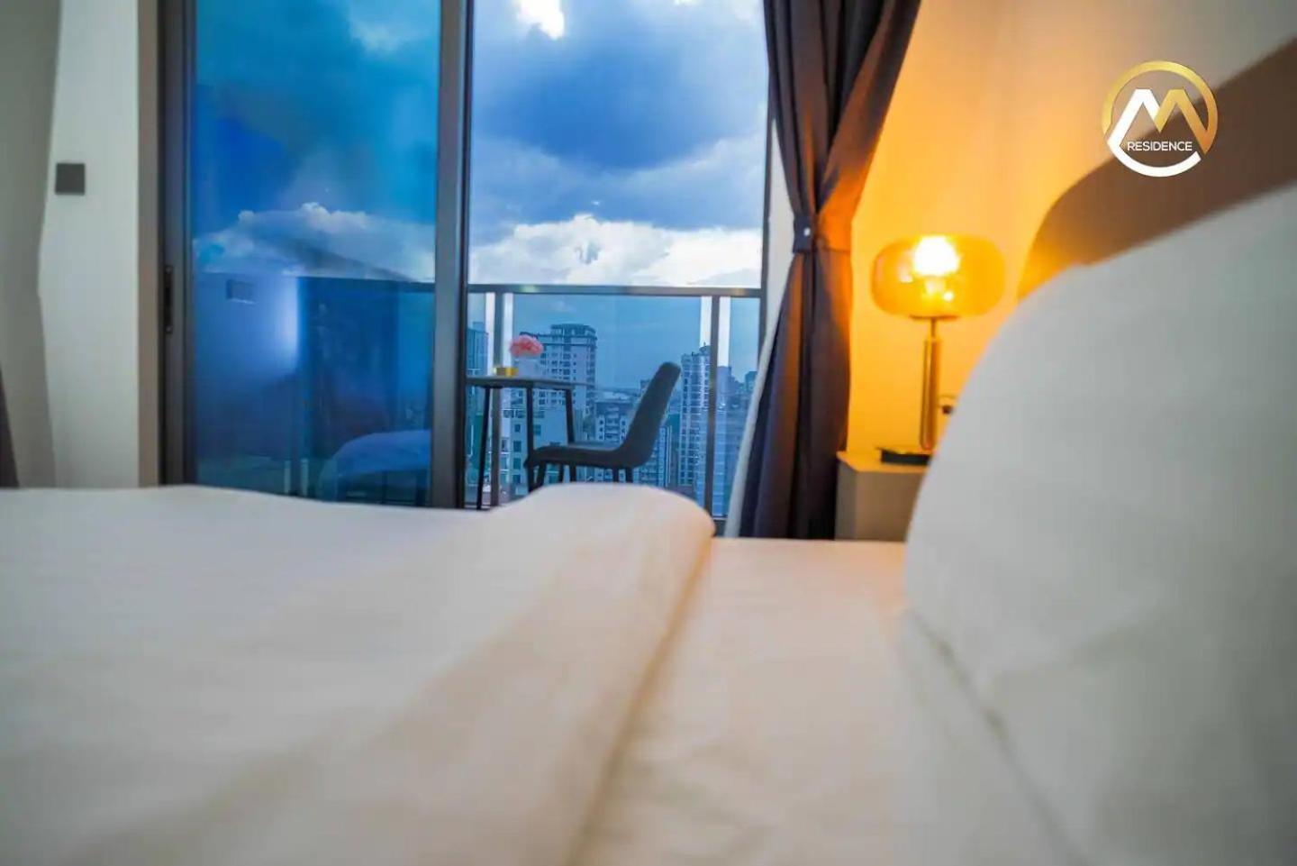 Hotel Serviced Apartments Top One Infinity Pool With View Of 360 Degree Phnom Pen Exterior foto