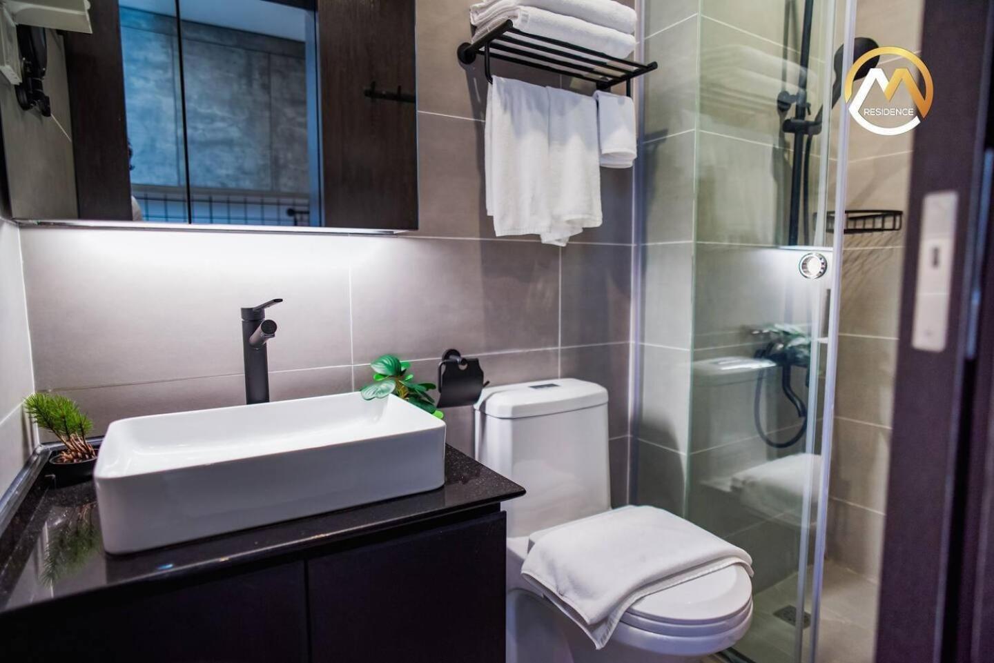 Hotel Serviced Apartments Top One Infinity Pool With View Of 360 Degree Phnom Pen Exterior foto