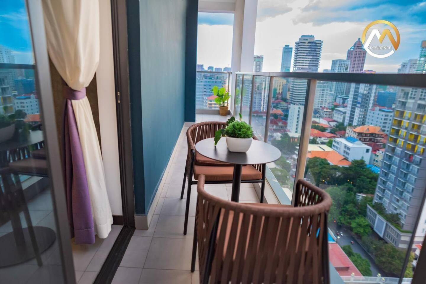 Hotel Serviced Apartments Top One Infinity Pool With View Of 360 Degree Phnom Pen Exterior foto