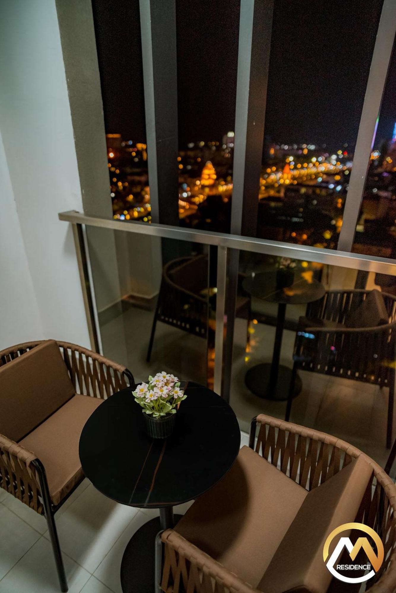 Hotel Serviced Apartments Top One Infinity Pool With View Of 360 Degree Phnom Pen Exterior foto