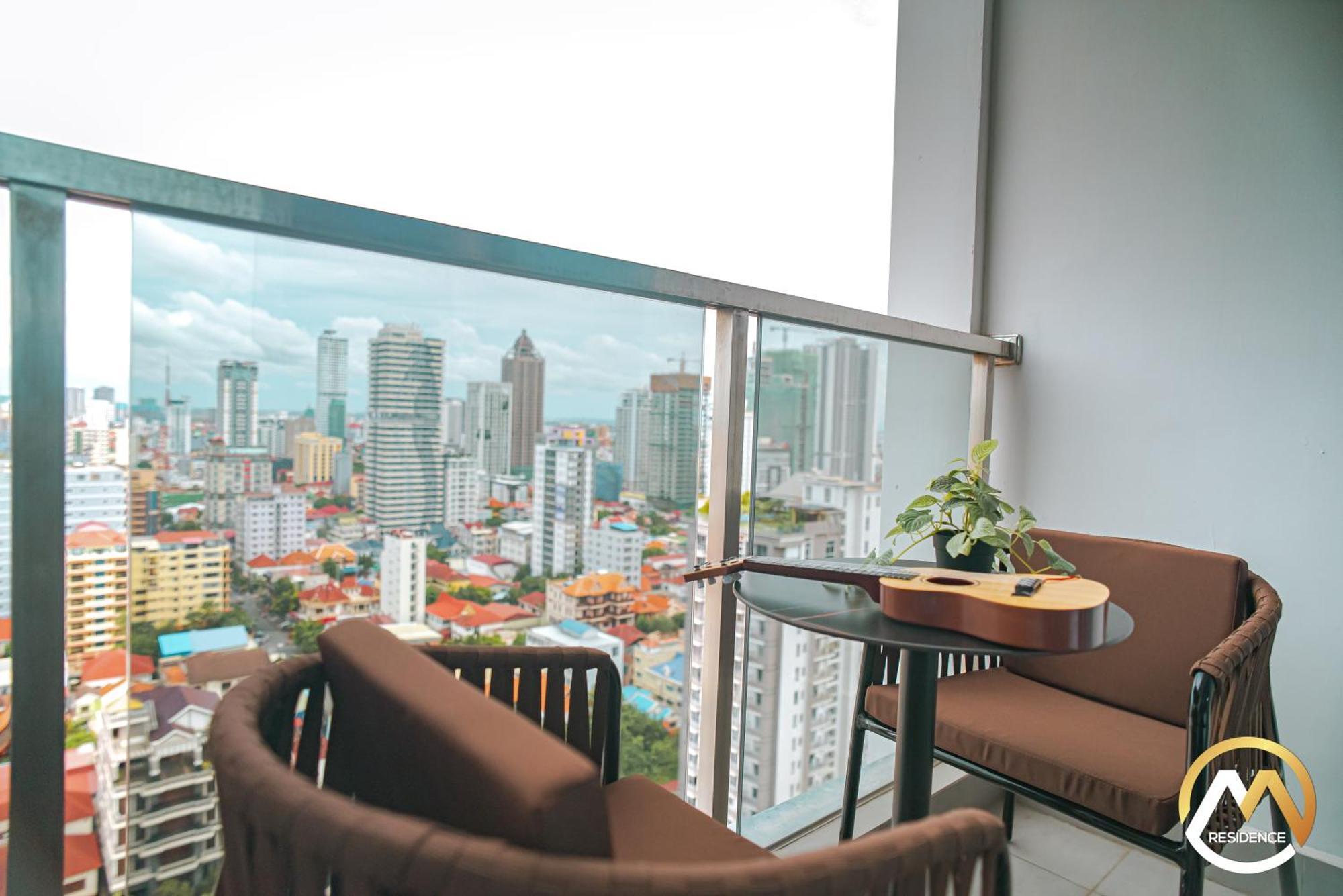 Hotel Serviced Apartments Top One Infinity Pool With View Of 360 Degree Phnom Pen Exterior foto