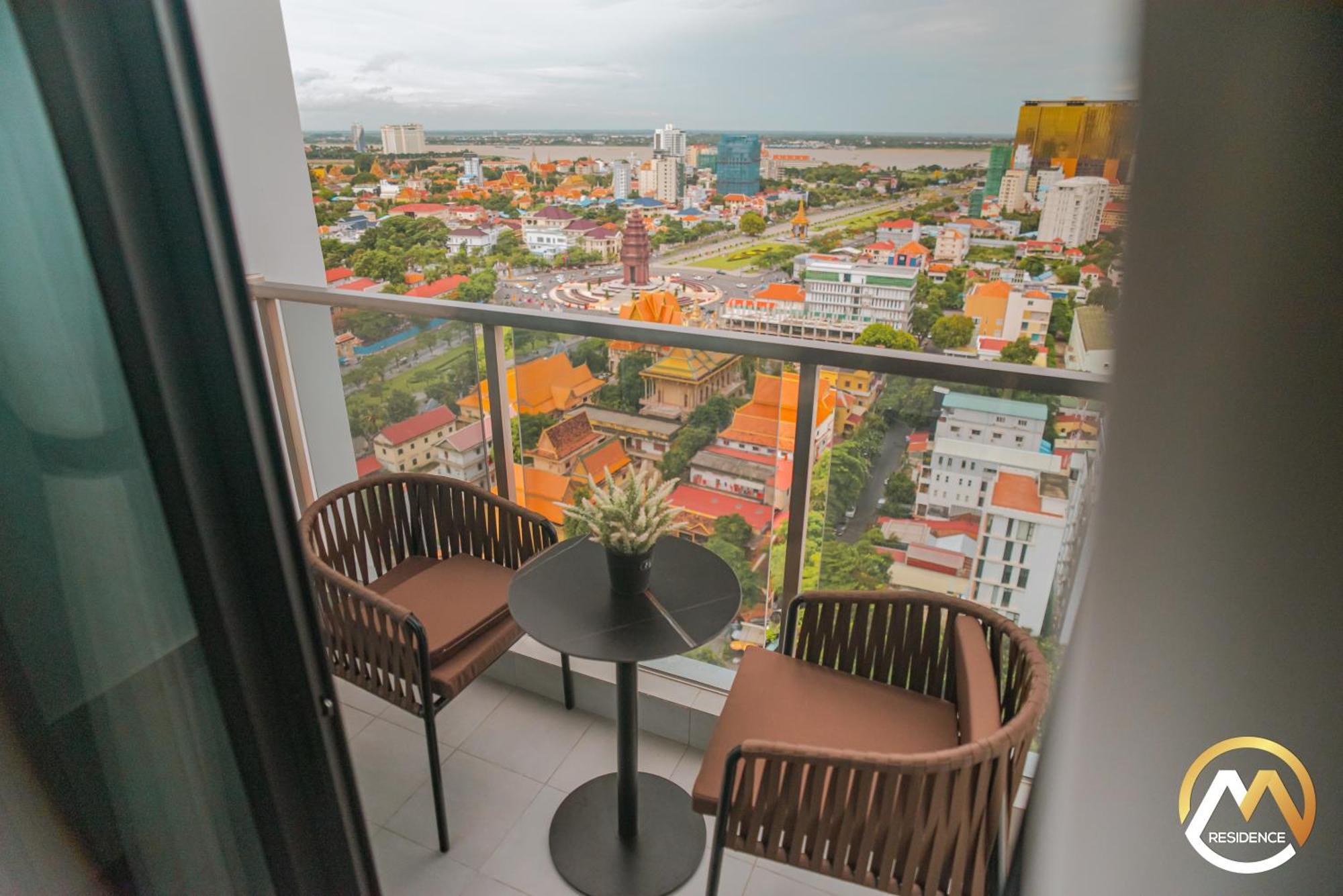 Hotel Serviced Apartments Top One Infinity Pool With View Of 360 Degree Phnom Pen Exterior foto